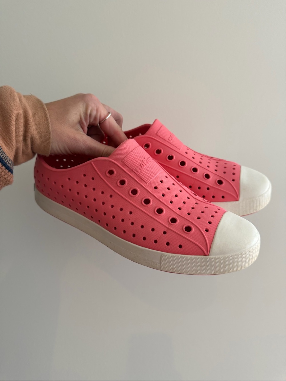 Native Jefferson Slip-On Water Shoes Pink & White Size 9